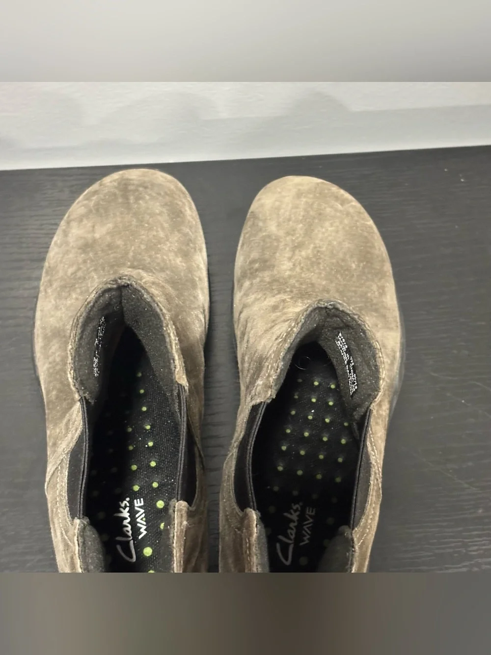 Women's Suede Chelsea Booties in Olive Taupe Clark’s wave leather sz 7